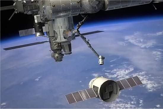 Nave privada Dragon pronta para primeira misso  Estao Espacial