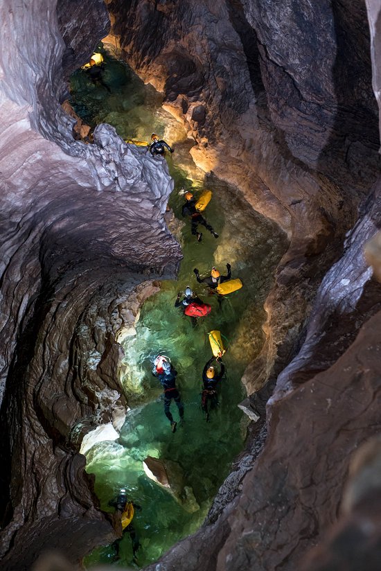 Astronautas treinam para misso espacial em caverna