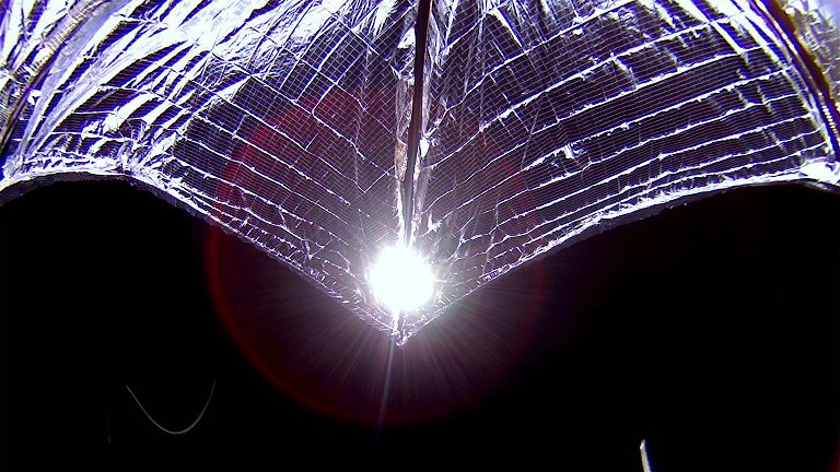 LightSail 2 navega impulsionada pela luz e comprova velas solares