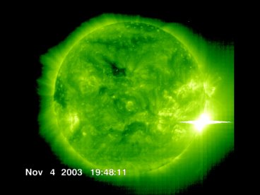 Sol  menos ativo e menos varivel que estrelas semelhantes