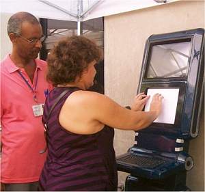 INT cria quiosque eletrnico em Braille e Libras