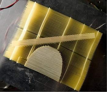 Lente de metamaterial focaliza um hemisfrio inteiro