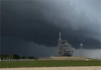 Endeavour aguarda tempo bom para ser lanado hoje